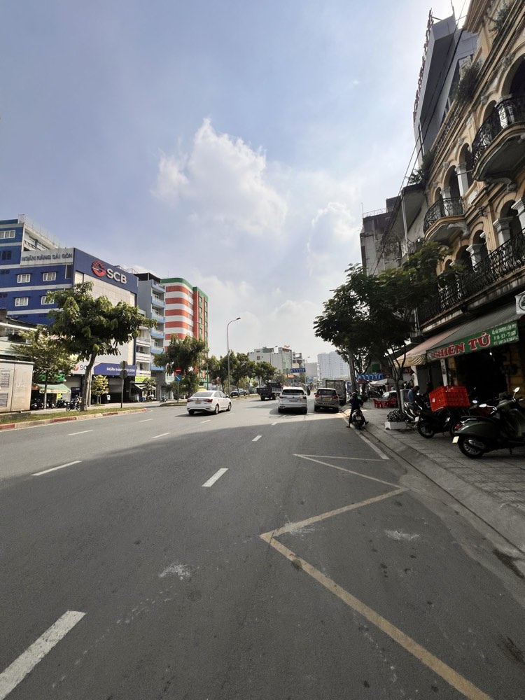 Bán nhà mặt tiền Hải Thượng Lãn Ông, Quận 5