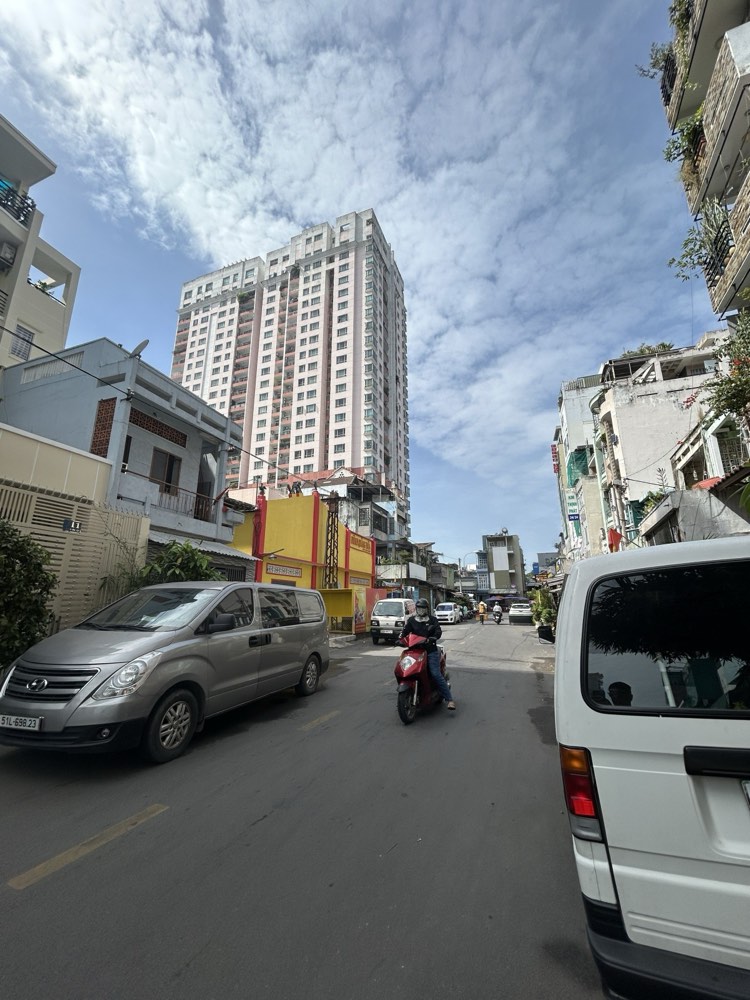 Bán nhà mặt tiền Cao Đạt, Quận 5