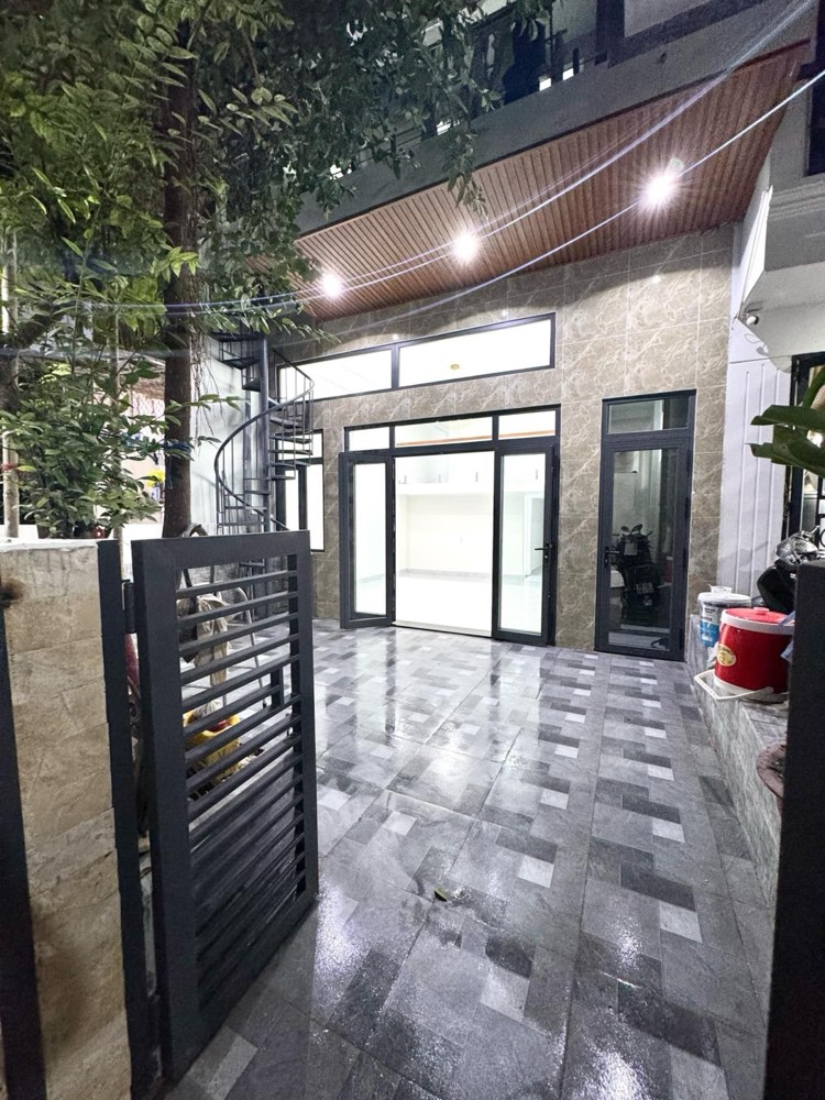 Bán nhà đường Cách Mạng Tháng 8, Quận 10