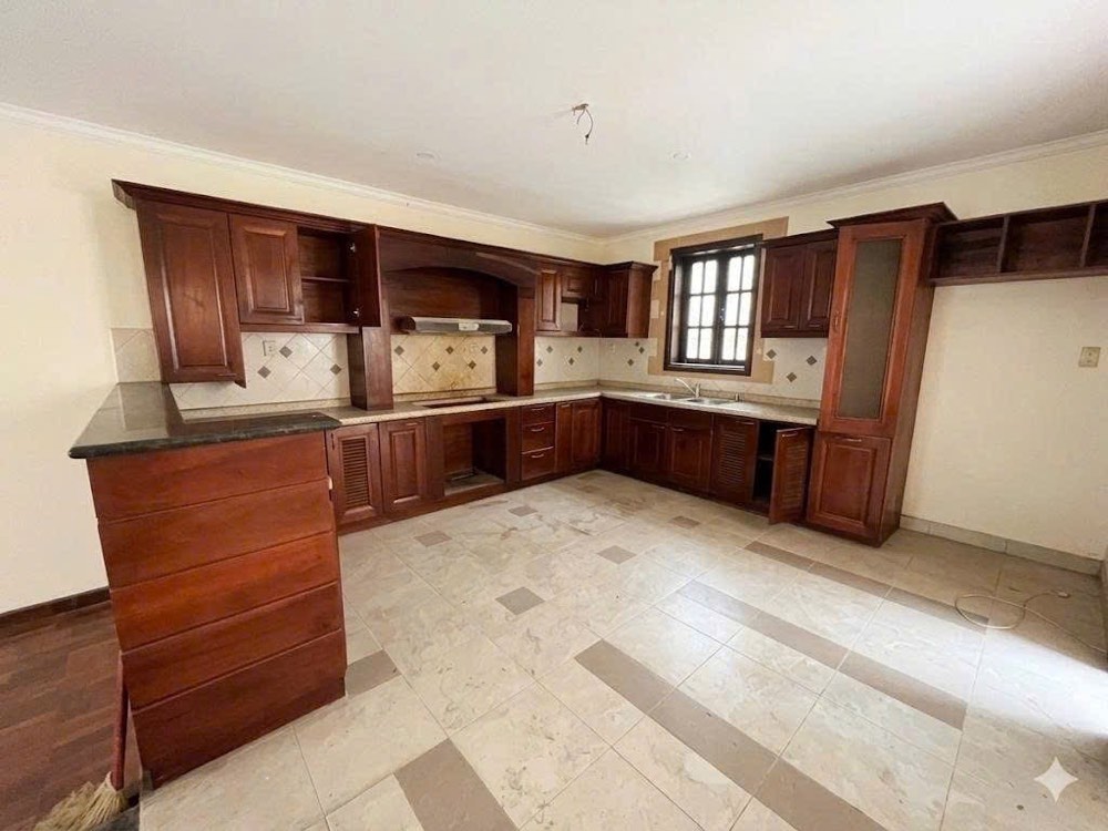 Bán nhà mặt tiền Võ Văn Tần, Quận 3