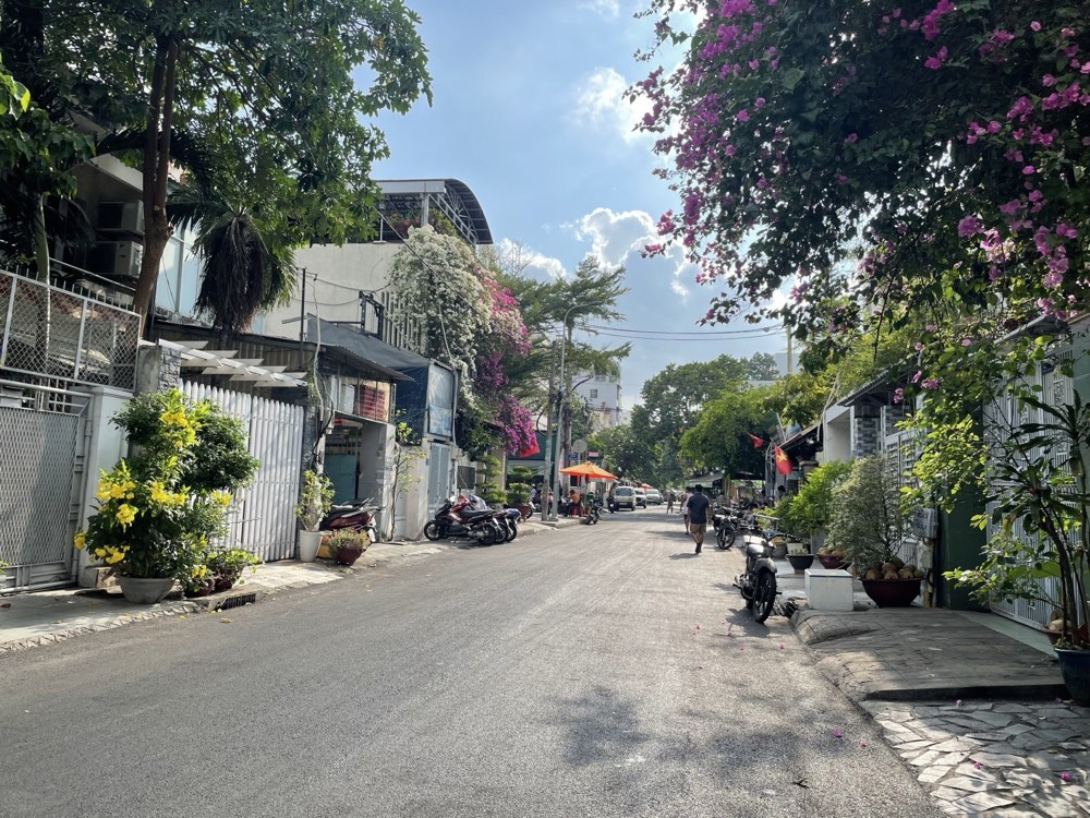 Bán nhà mặt tiền OO2 Bạch Mã, Quận 10