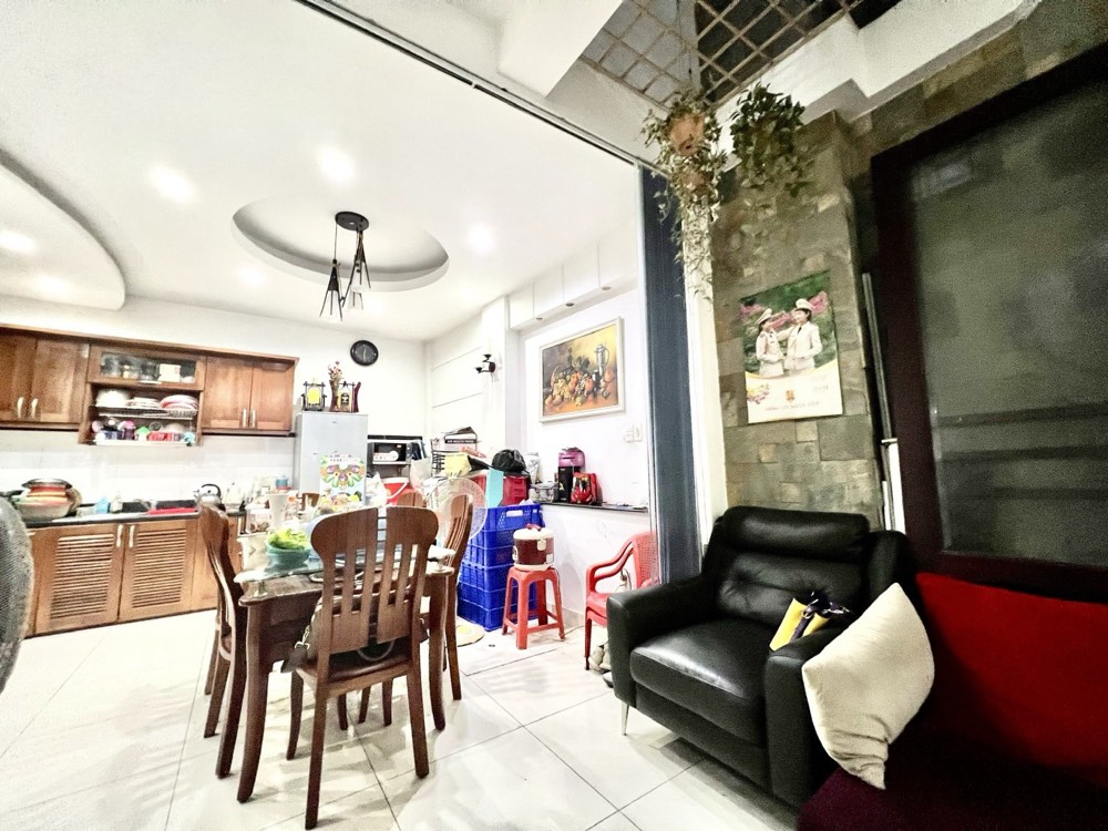 Bán nhà hẻm 149 Lê Thị Riêng, Quận 1