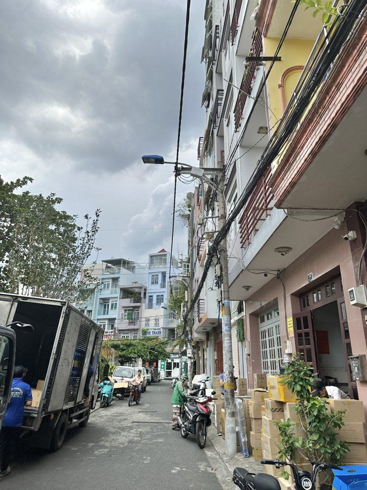 Bán nhà mặt tiền Nguyễn Giản Thanh, Quận 10