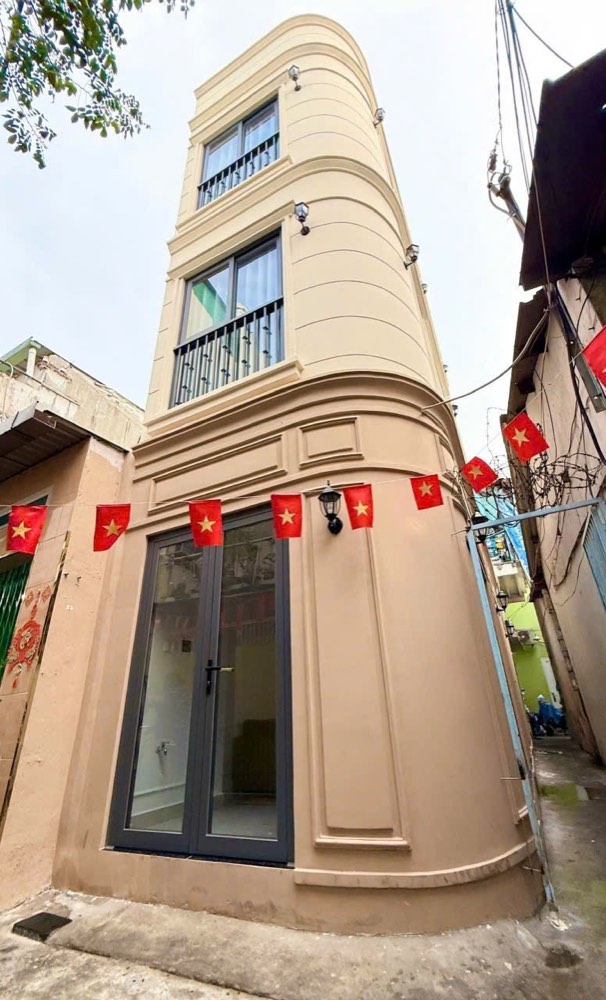 Bán nhà hẻm 183 Bùi Viện, Quận 1