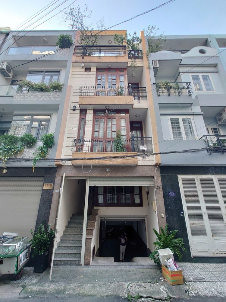 Bán nhà mặt tiền Hoa Lan, Phú Nhuận