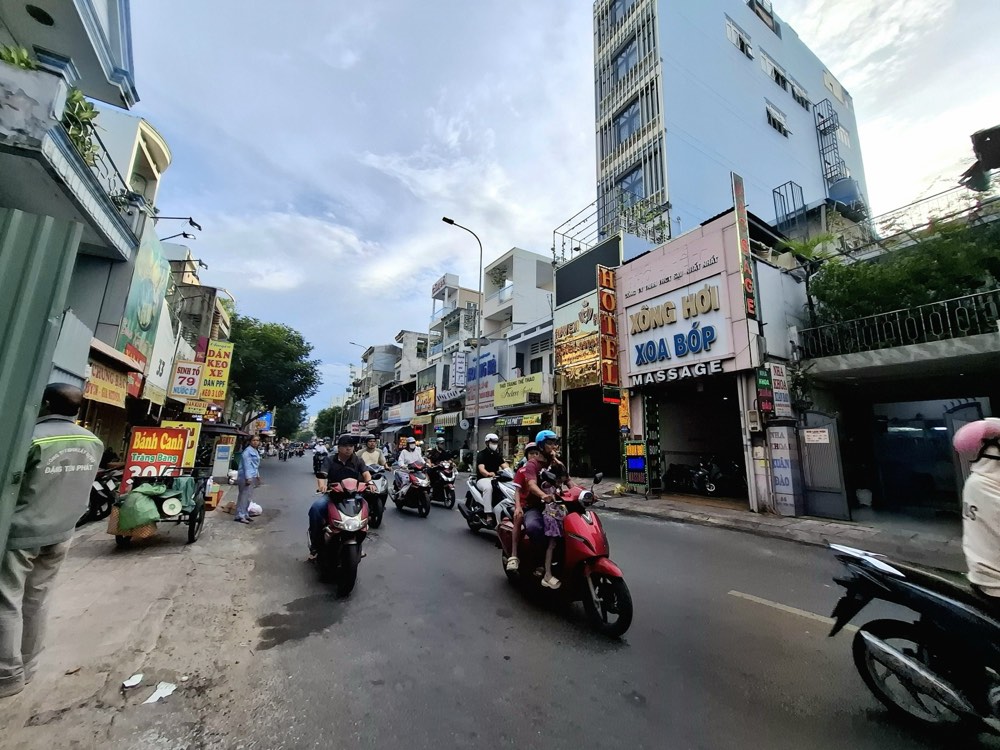 Bán nhà mặt tiền Phạm Văn Hai, Tân Bình