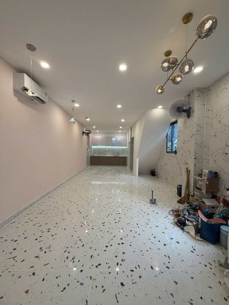 Bán nhà mặt tiền Lê Hồng Phong, Quận 5