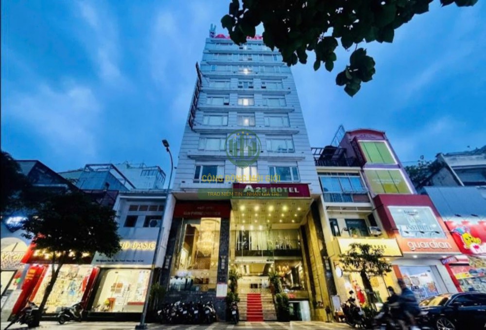 Bán nhà mặt tiền 180-182-184 Nguyễn Trãi, Quận 1