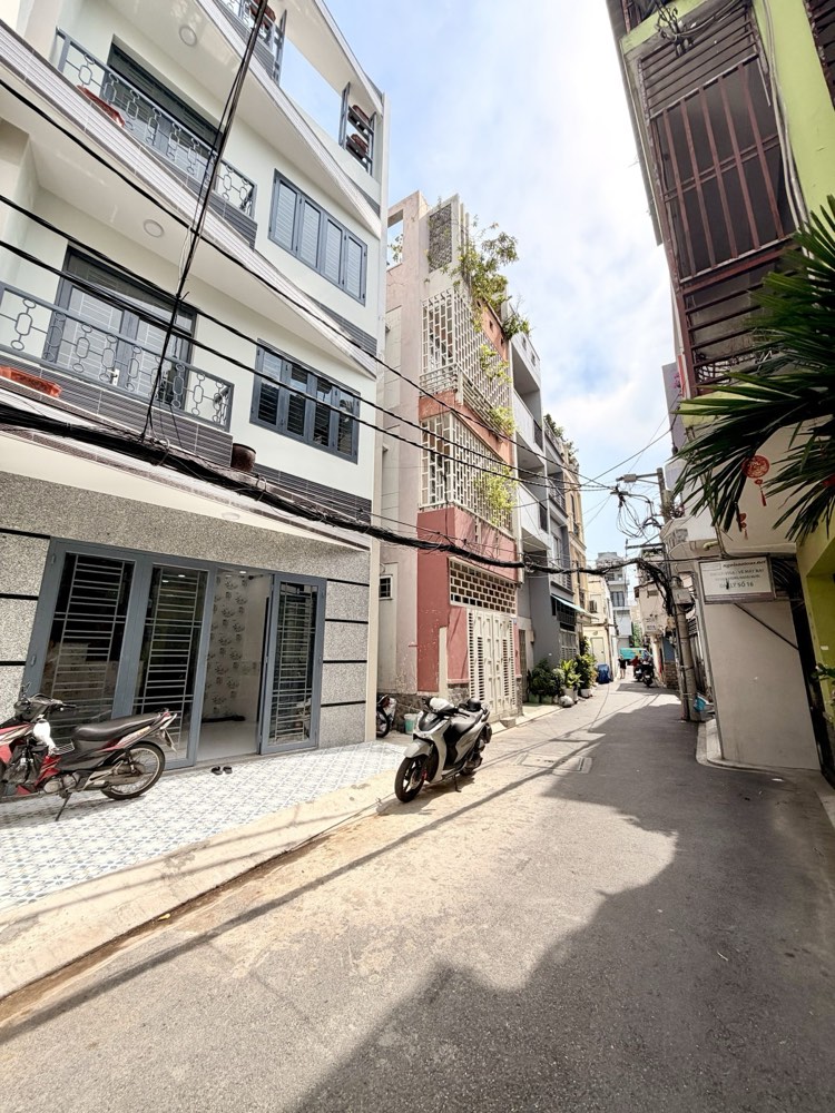 Bán nhà hẻm 694 Nguyễn Kiệm, Phú Nhuận