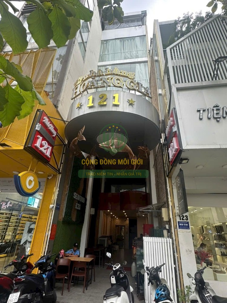 Bán nhà mặt tiền 121 Nguyễn Trãi, Quận 1