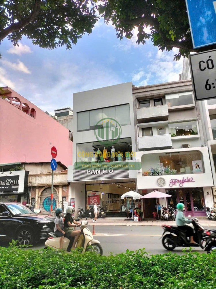 Bán nhà mặt tiền 215A-215B Hai Bà Trưng, Quận 3