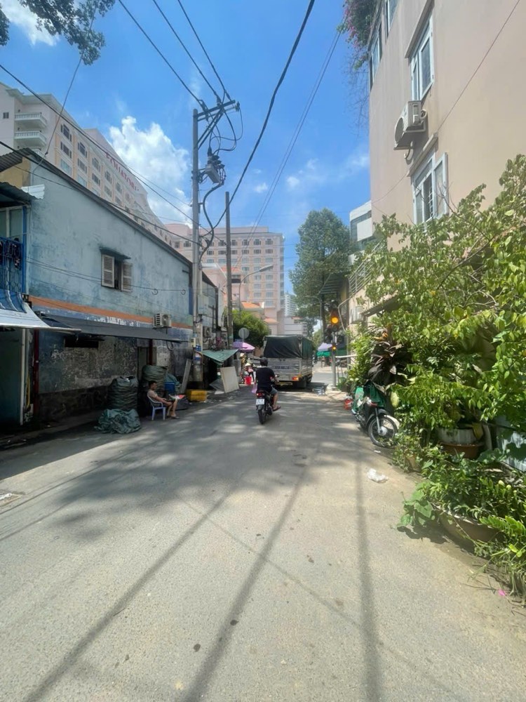 Bán nhà hẻm 339 Trần Bình Trọng, Quận 10