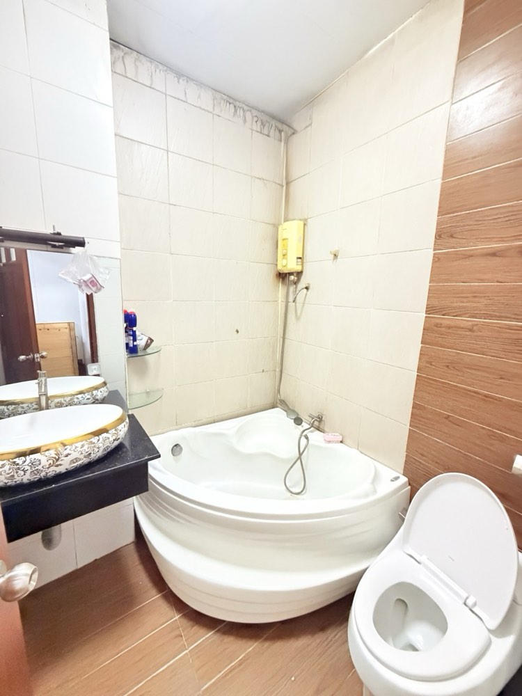 Bán nhà đường Nguyễn Trãi, Quận 1 - ảnh 1