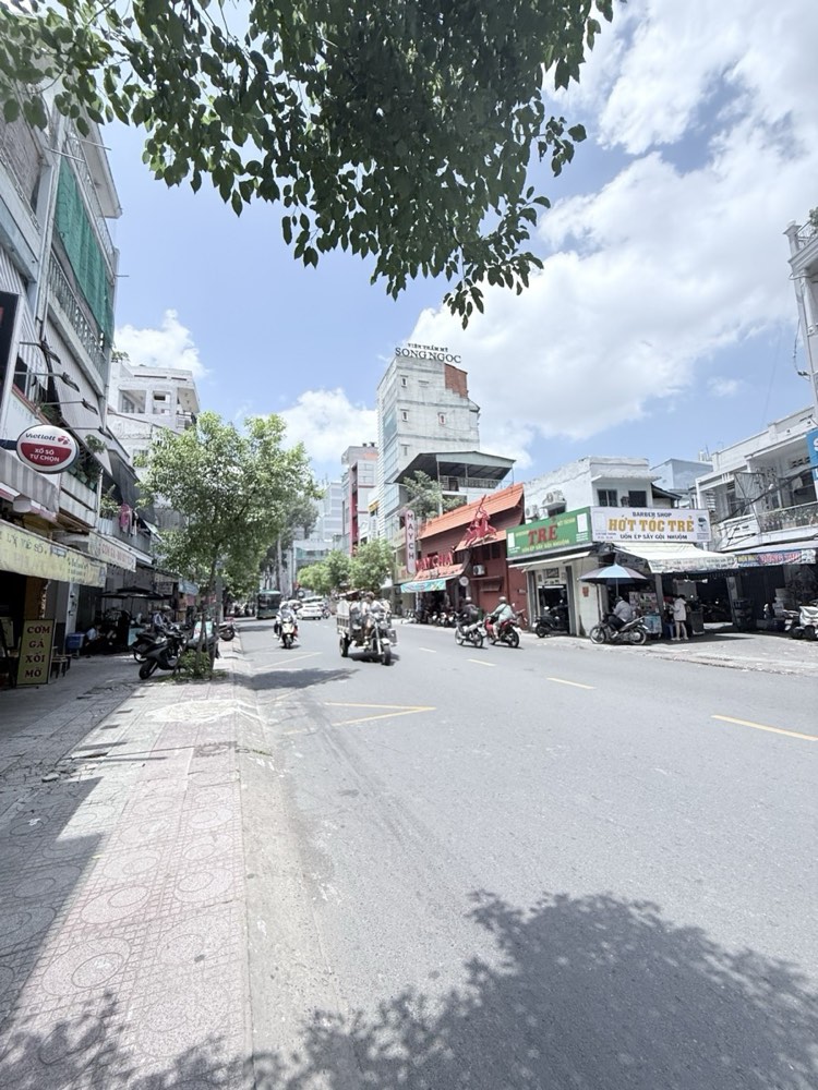 Bán nhà mặt tiền Cao Thắng, Quận 10