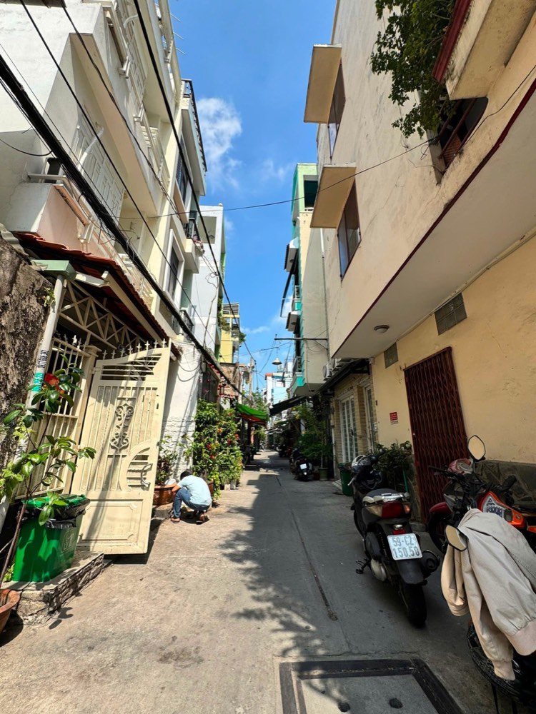 Bán nhà hẻm 214 Nguyễn Trãi, Quận 1
