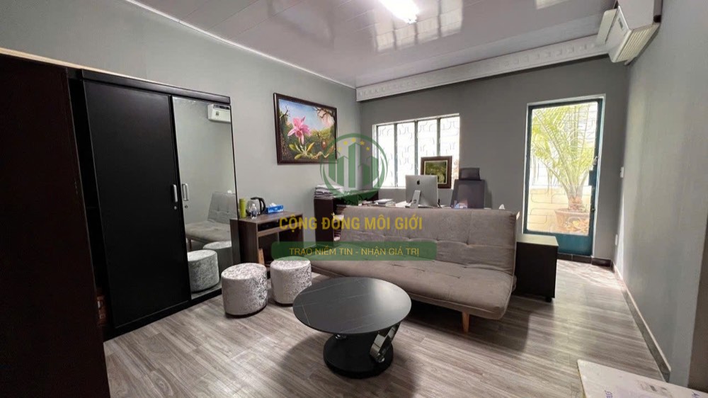 Bán nhà mặt tiền Nguyễn Văn Nguyễn, Quận 1