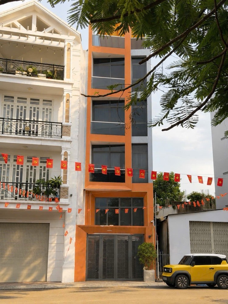 Bán nhà mặt tiền Nguyễn Văn Nguyễn, Quận 1