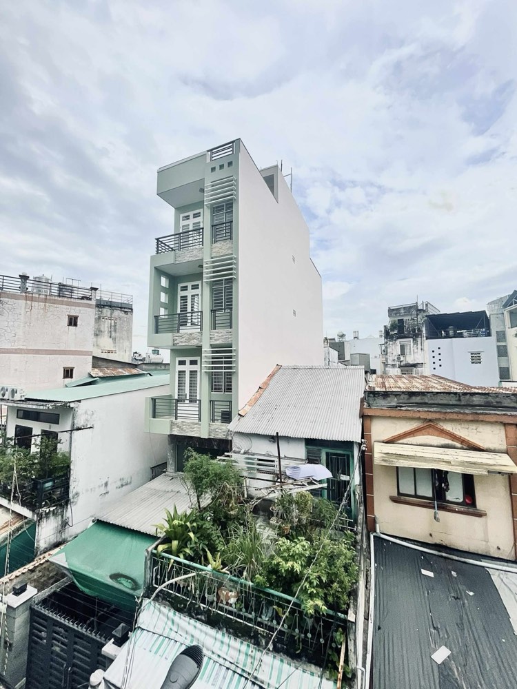 Bán nhà hẻm 686 Cách Mạng Tháng Tám, Tân Bình