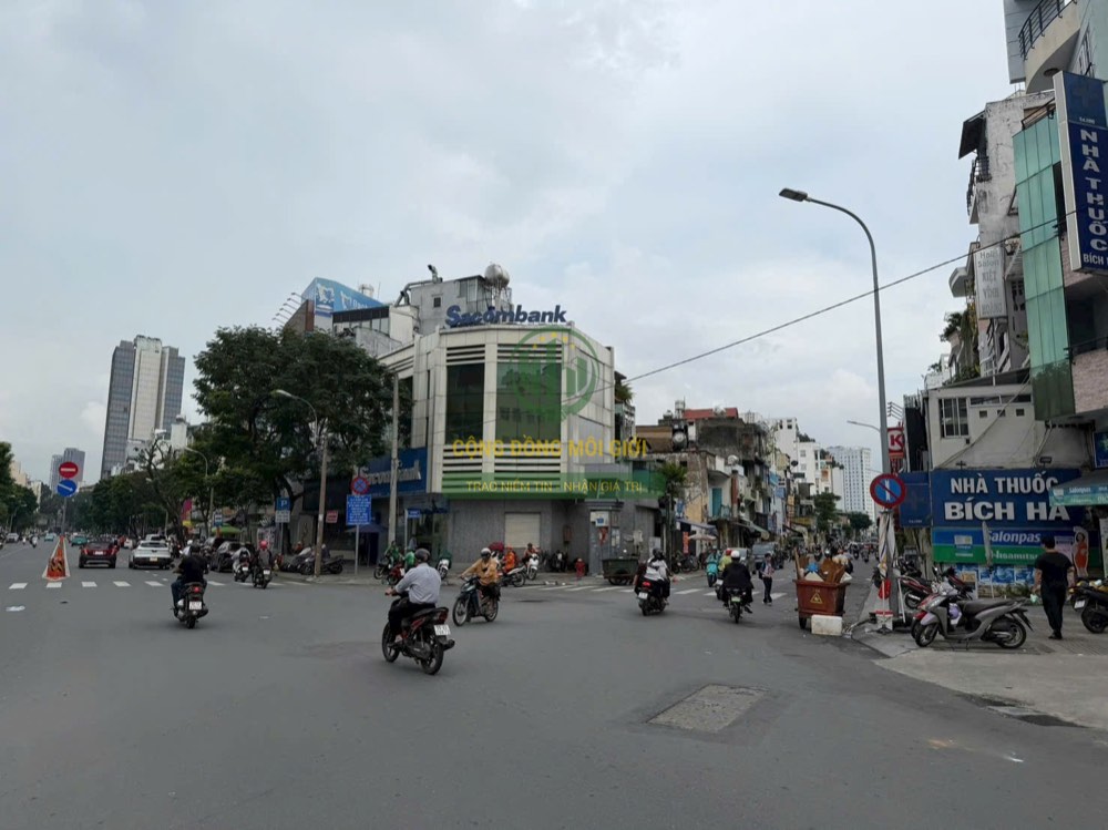 Bán nhà mặt tiền 152 Trần Đình Xu, Quận 1