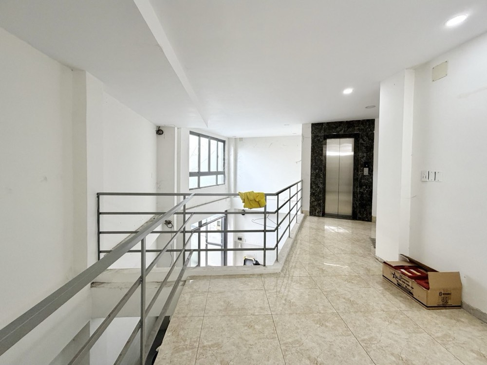 Bán tòa nhà hẻm 210 Cách Mạng Tháng Tám, Quận 3 - ảnh 1