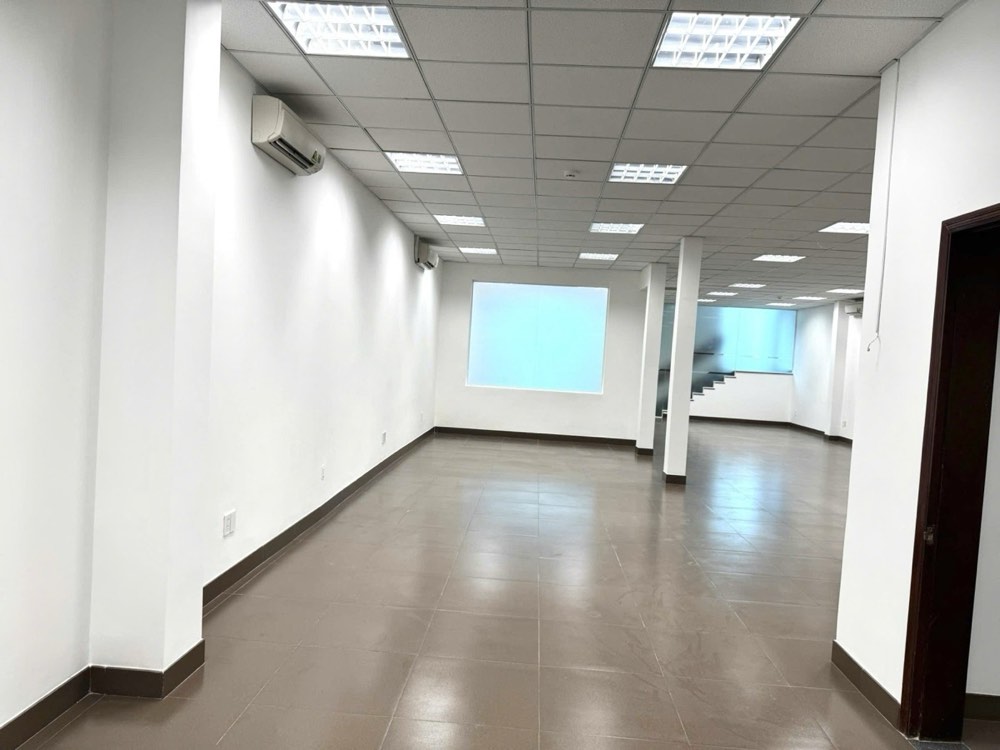 Bán tòa nhà văn phòng mặt tiền Hoàng Diệu, Phú Nhuận - ảnh 1
