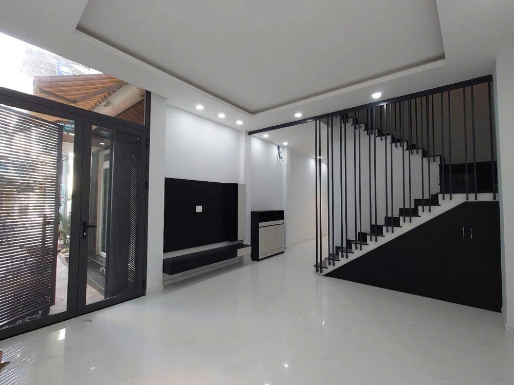 Bán nhà đường Nguyễn Tri Phương, Quận 10