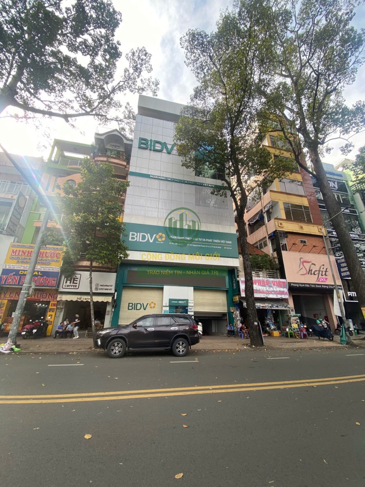 Bán nhà mặt tiền Nguyễn Chí Thanh, Quận 5